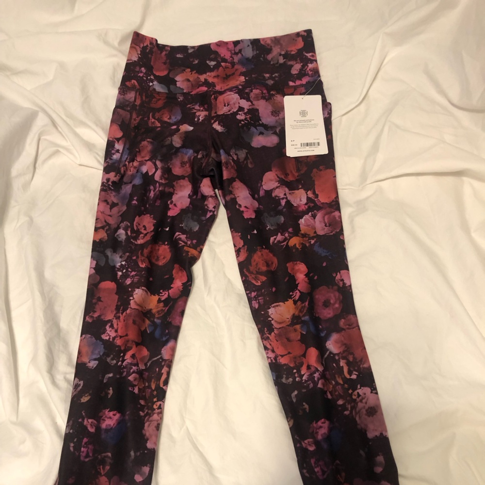 NWT Athleta Elation Pocket Sz Small